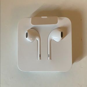 Apple earbuds